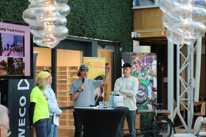 27 maart 2025 Desmond Tessemaker en Jan Holzl Pumptrack factory