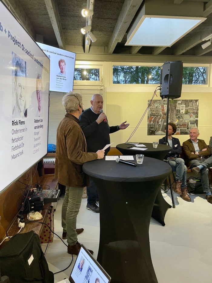 20241212UBC Te Gast Fietshub- download linkedin- Arjen van ree aan het woord zaalprogramma