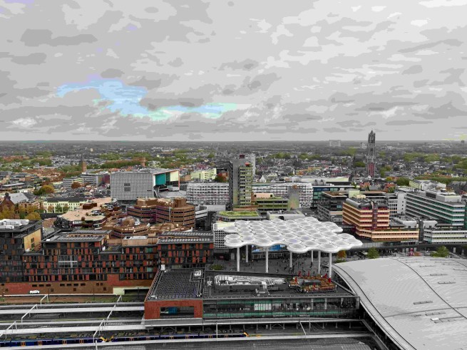 uitzicht aquariumbar stadskantoor naar stad mid