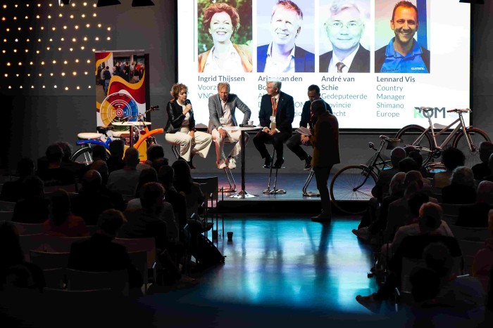2024 UBC bij Jaarbeurs47 paneldiscussie 146kb