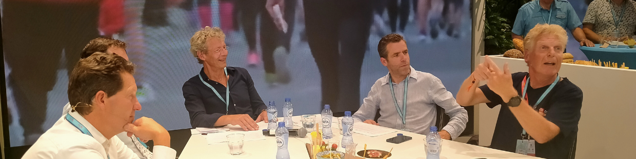 aan tafel - cor.png aan tafel - cor.png