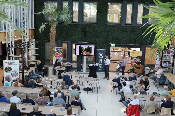 27 maart 2025 te gast sweco adriaan van doorn foto presentatie wide shot van boven zaal