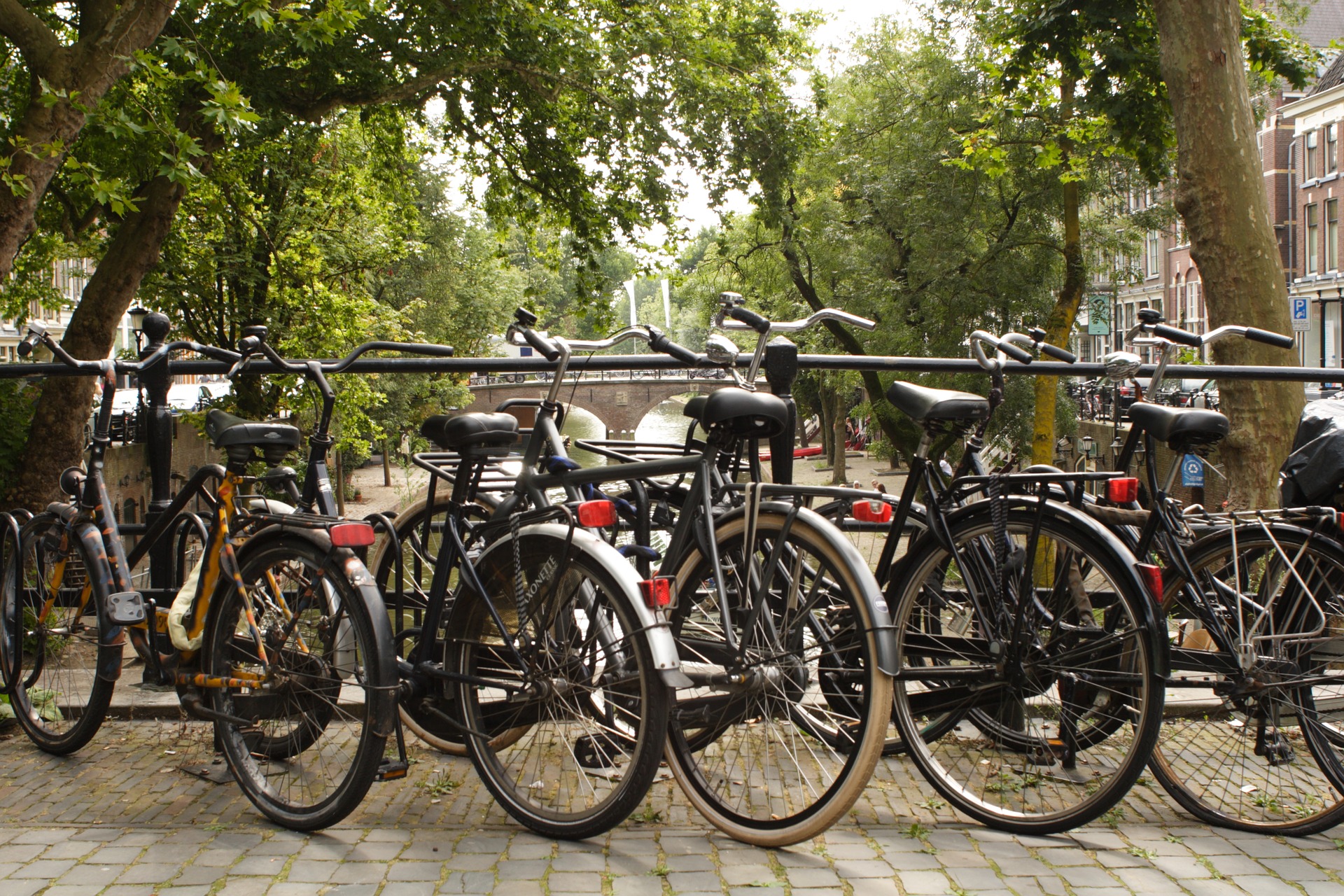 fiets-gracht.jpg fiets-gracht.jpg